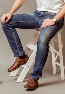 How the Well-Dressed Man Adjusts for Good Fit - Jeans