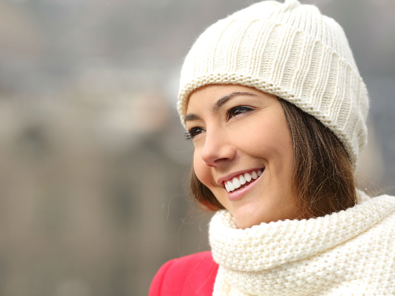 Wear These Clothes that Make You Look Slimmer - Face-Framing Scarves